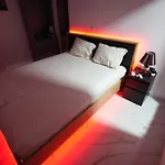 Couples Cozy Seaside 아파트 루트라키