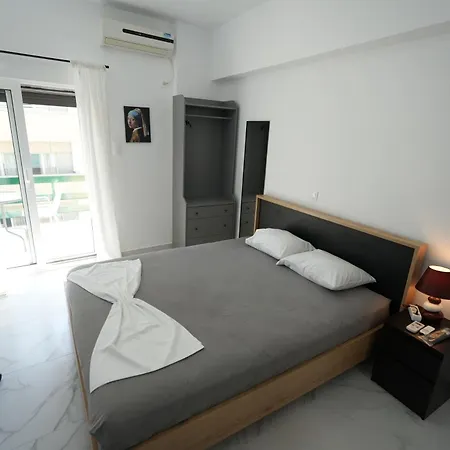 Couples Cozy Seaside Apartment
